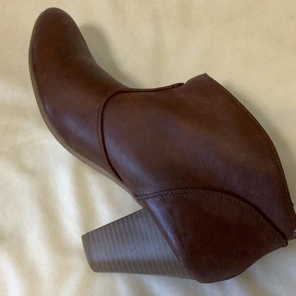 AE by Payless Brown 3" Stacked Heel Slip-on Ankle Booties Size 9 - Picture 7 of 11